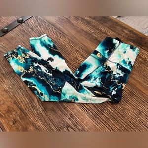 Old Navy womens Mediun PETITE Active Powersoft high-rise marbled leggings.